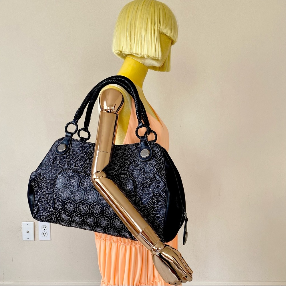 Alexander McQueen Black Large Shoulder Bag - Picture 1 of 15
